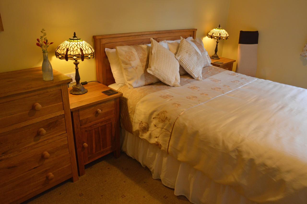 Bed and Breakfast Bryn Hebog Кармартен Экстерьер фото