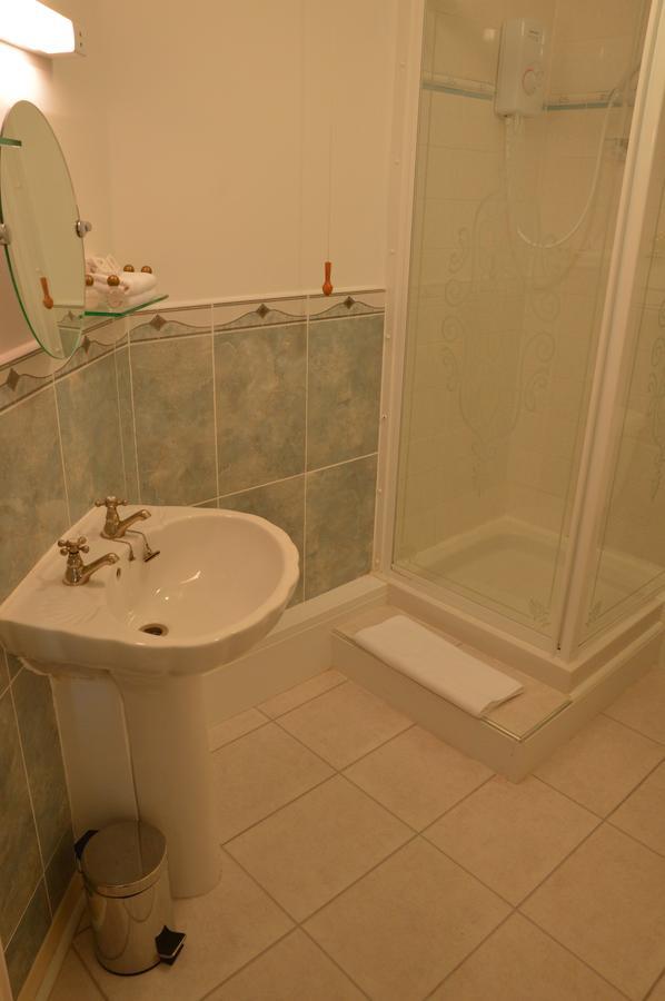 Bed and Breakfast Bryn Hebog Кармартен Экстерьер фото