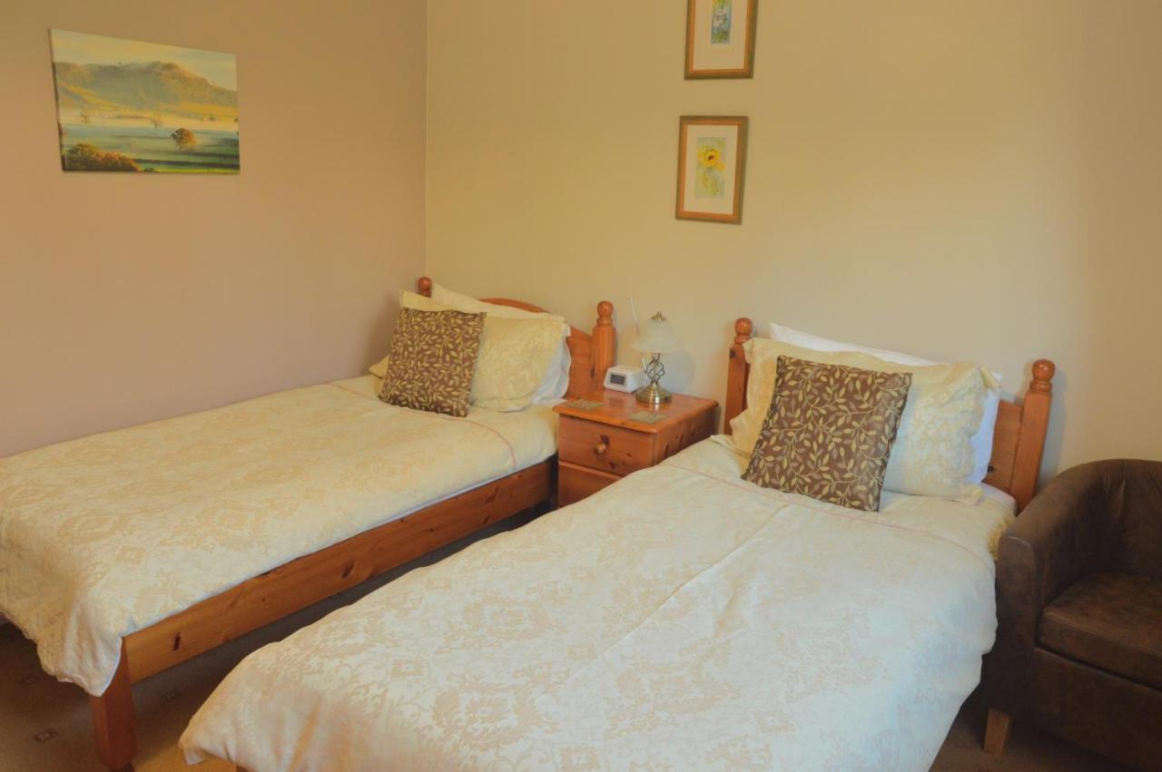 Bed and Breakfast Bryn Hebog Кармартен Экстерьер фото